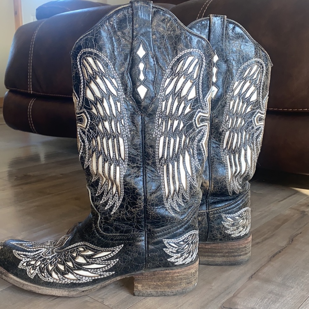 Women’s Corral black/white cross wing boots